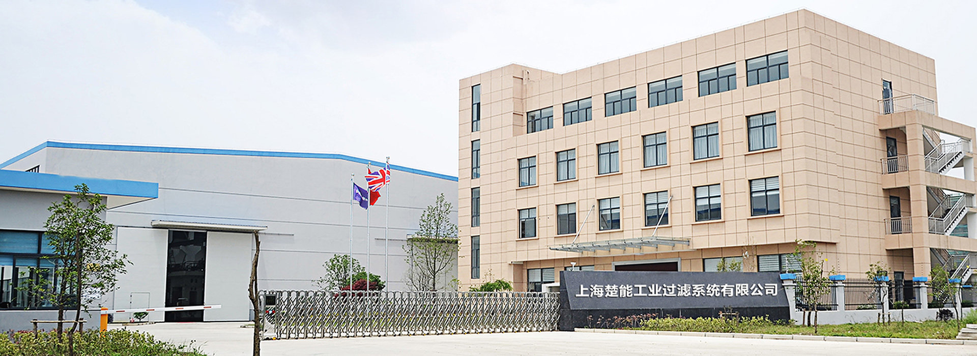 全自動(dòng)自清洗過(guò)濾器通過(guò)高效的機(jī)械式刮除方式，將濾元表面積累的顆粒雜質(zhì)自動(dòng)清除